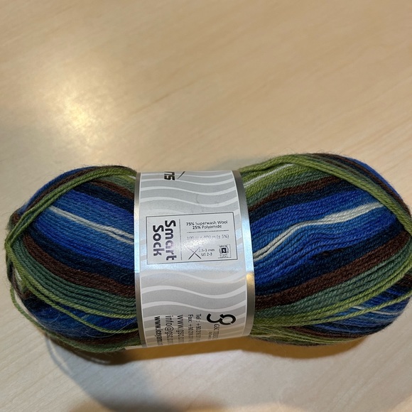 Handmade fingerless mittens - Picture 4 of 5